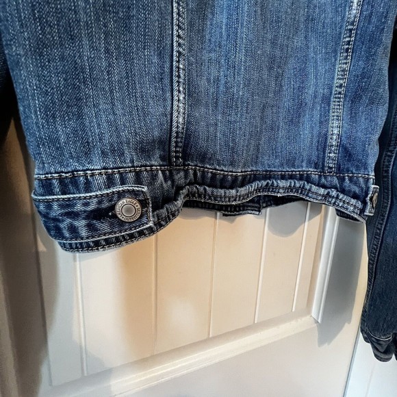 American Eagle Medium Rugged Distressed Blue Denim Cropped Jean Jacket - Picture 10 of 11